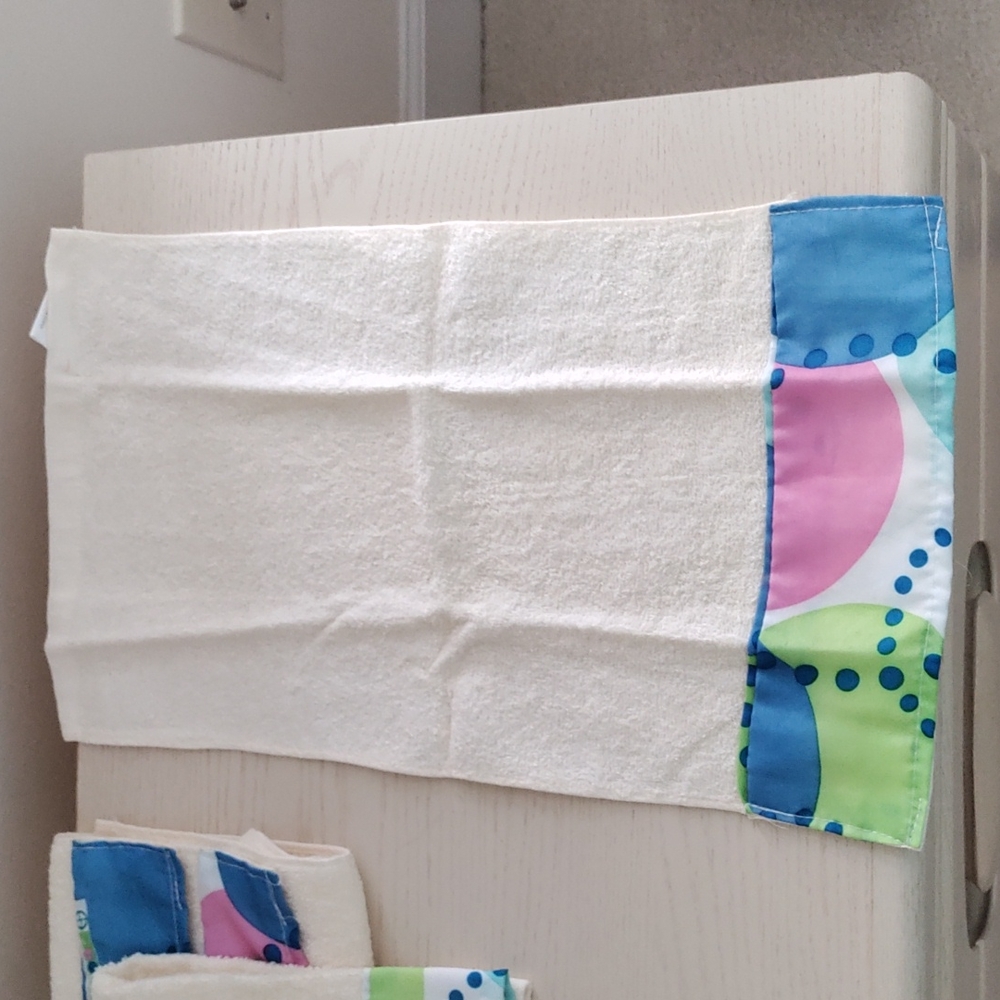 Matching Colorful Bath Set - Picture 6 of 14
